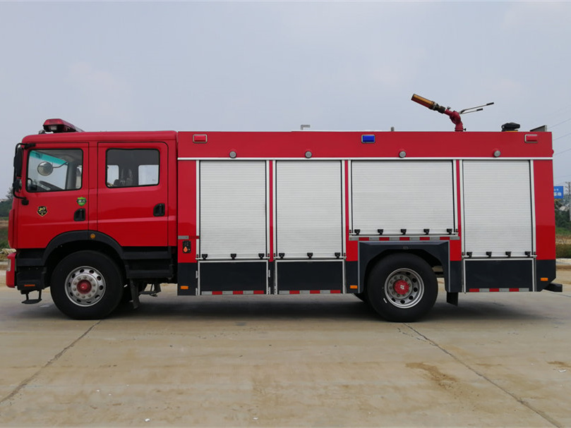 东风7吨水罐消防车