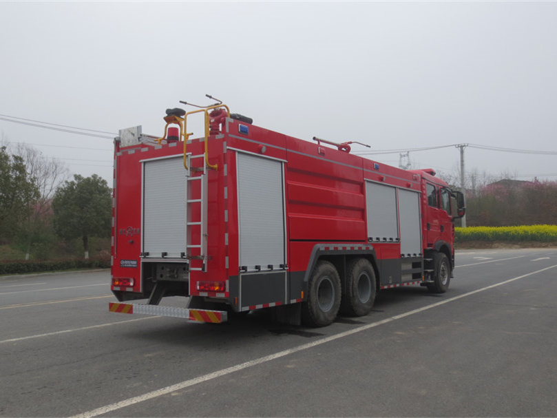 7吨干粉水联用消防车